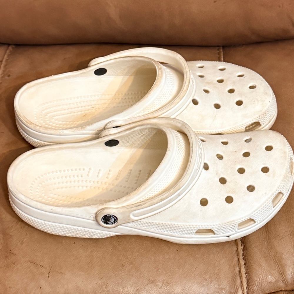 Crocs Clogs - Picture 4 of 8